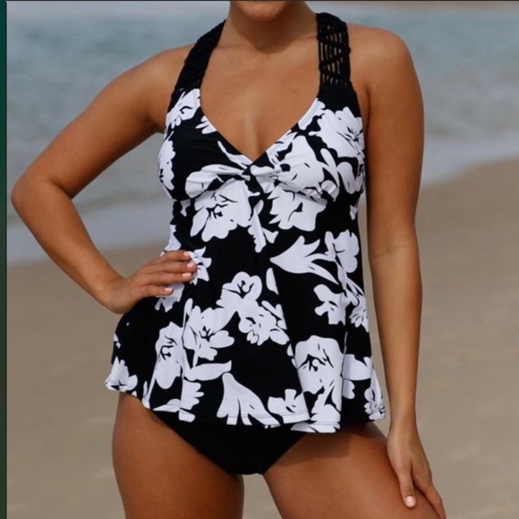 Private Label Other - ⛱ Black & White Floral Tankini Top NWT